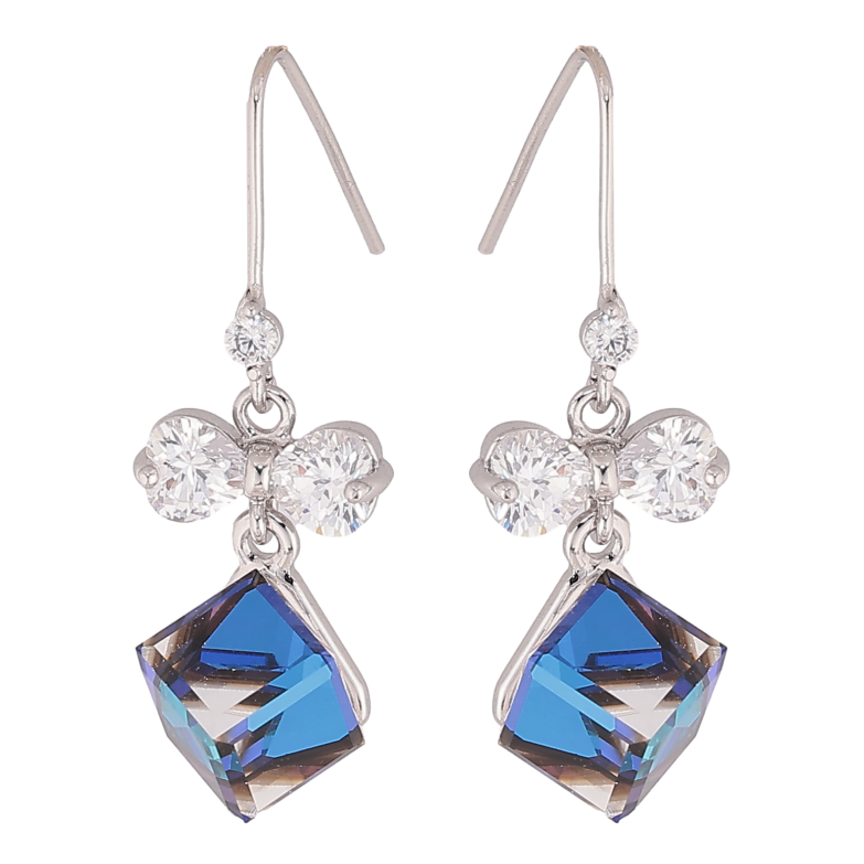 Сережки Xuping колір Родій з кристалами Swarovski французький замок "Кристальні кубики Bermuda Blue з бантами" фото №4 Сережки Xuping колір Родій з кристалами Swarovski французький замок "Кристальні кубики Bermuda Blue з бантами" фото №4