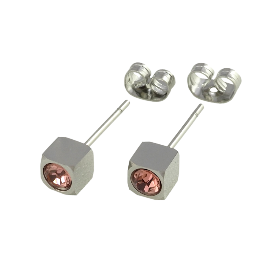 Серьги Xuping TTM Stainless Steel цвет Родий пусеты Кубики с розовыми фианитами 5х5мм фото №1 Серьги Xuping TTM Stainless Steel цвет Родий пусеты Кубики с розовыми фианитами 5х5мм фото №1