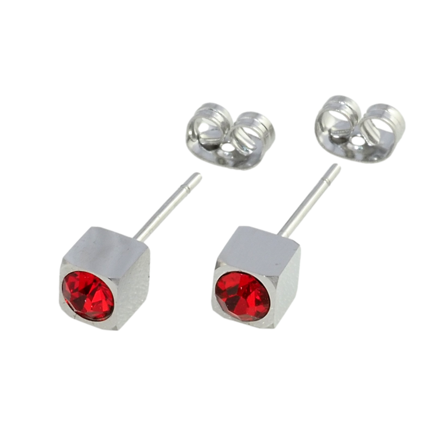 Серьги Xuping TTM Stainless Steel цвет Родий пусеты Кубики с красными фианитами 5х5мм фото №1 Серьги Xuping TTM Stainless Steel цвет Родий пусеты Кубики с красными фианитами 5х5мм фото №1
