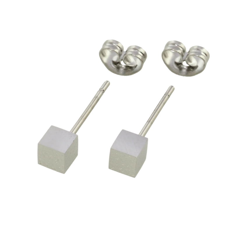 Сережки Xuping TTM Stainless Steel колір Родій пусети Кубики 4х4мм фото №1 Сережки Xuping TTM Stainless Steel колір Родій пусети Кубики 4х4мм фото №1