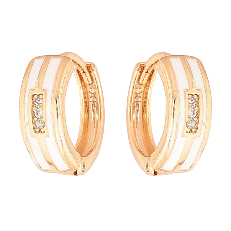 Сережки Xuping Позолота 18K колечка «Візерунок з білою емаллю і кристалами» фото №4 Сережки Xuping Позолота 18K колечка «Візерунок з білою емаллю і кристалами» фото №4