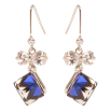 Серьги Xuping цвет Родий с кристаллами Swarovski французский замок "Кристальные кубики Bermuda Blue с бантами" фото №2 Серьги Xuping цвет Родий с кристаллами Swarovski французский замок "Кристальные кубики Bermuda Blue с бантами" фото №2